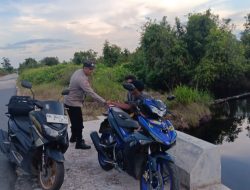Sambangi warga Babhinkamtibmas ajak masyarakat ikut menjaga keamanan desa.