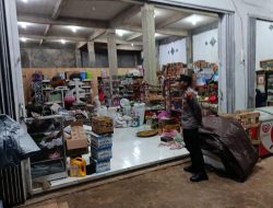 Piket Polsek Sambangi dan Silaturahmi Ke Pedagang