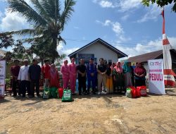 Ditpolairud polda kalteng penyerahan kunci bedah rumah dan bansos kepada masyarakat di desa sungai udang, Kab. Seruyan