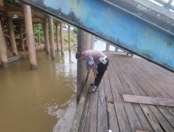 Piket Polsek Bulik Cek debit air di Kelurahan Nanga Bulik
