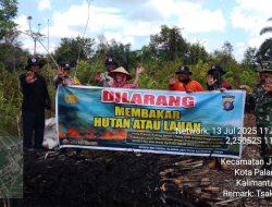 Bhabinkamtibmas Polsek Pahandut bersama TSAK dan Babinsa Cegah Karhutla di Kelurahan Menteng