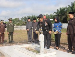 Kapolres Lamandau Ikuti Ziarah di Taman Makam Pahlawan HUT Kabupaten Lamandau